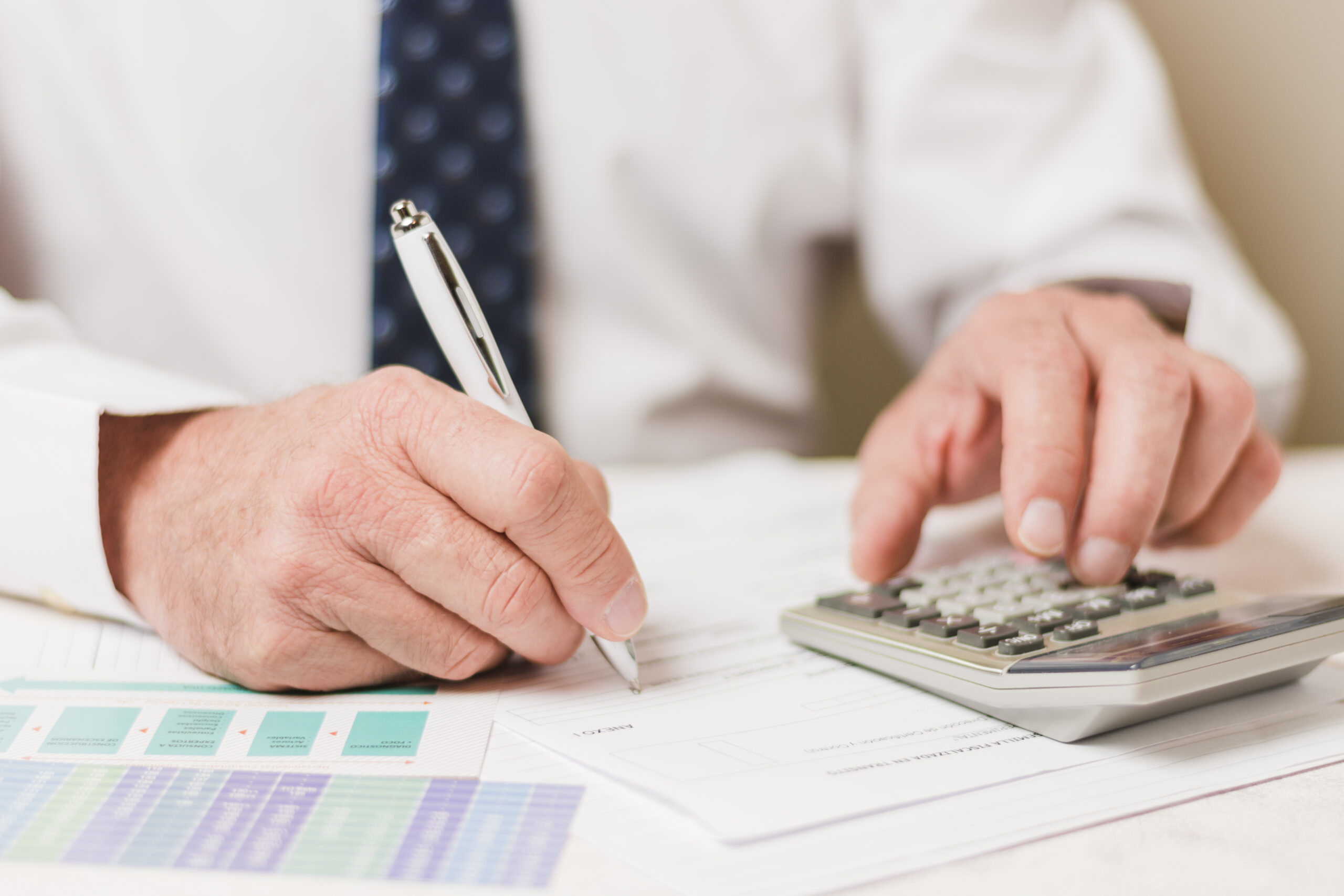 Entender como descobrir qual o melhor regime tributário para a sua empresa é essencial para evitar complicações tributos desnecessários.
